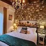 Selena - Stone With View And Fireplace Kernitsa