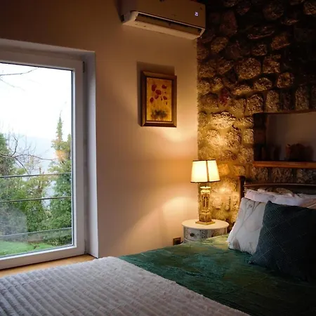 Сasa de vacaciones Selena - Stone With View And Fireplace