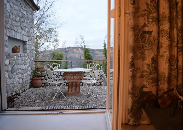 Selena - Stone With View And Fireplace بيت للعطل Kernitsa