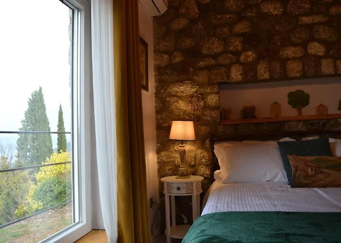 Selena - Stone With View And Fireplace Holiday home Kernitsa